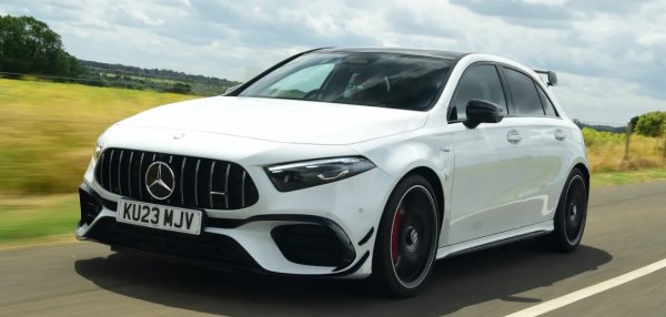 В този то е и Audi RS 3, което на хартия е почти същото като Mercedes-AMG A 45 S с 421 коня. И двата са много мощни и бързи хотхечове. докато Audi изглежда, че има почти разумно поведения на пътя, звярът от Щутгарт изглежда по-бър. Кола за силно ангажирания шофьор, който иска на пътя автомобил за писта. Поради тази причина AMG може да не е за вас.

Със стандартната му осемстепенна автоматична трансмисия с двоен съединител е лесно да карате,  докато се наслаждавате на авангардна и сравнително просторна кабина в първокласни материали.